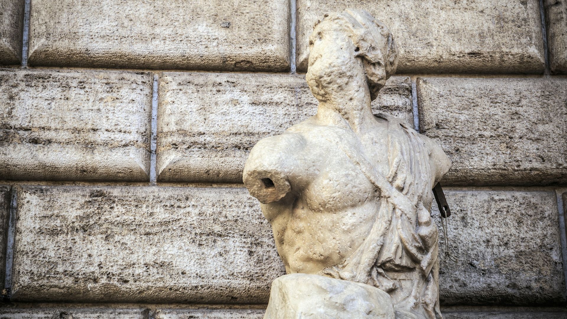 Piazza Pasquino a Roma statua delle pasquinate