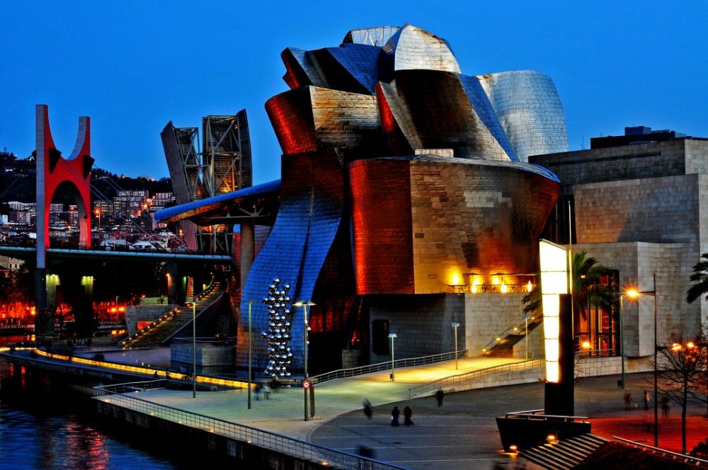 Bilbao Guggenheim di notte